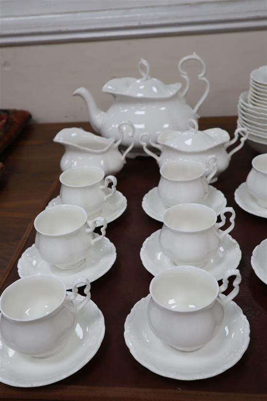 A Royal Albert Gossamer 1980s tea and dinner service